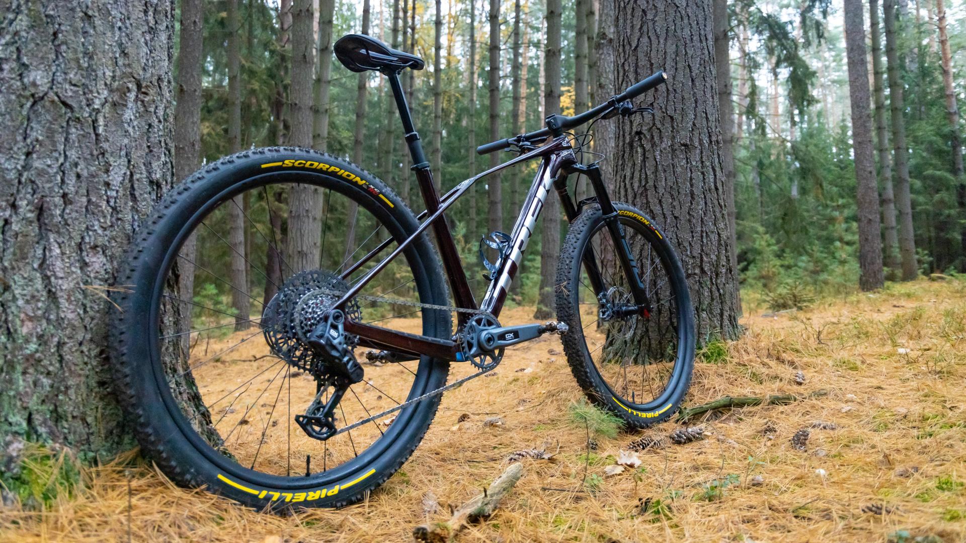 RECENZE: Trek Procaliber 9.7 AXS - Pohodlnost sama a přirozená jistota k tomu!